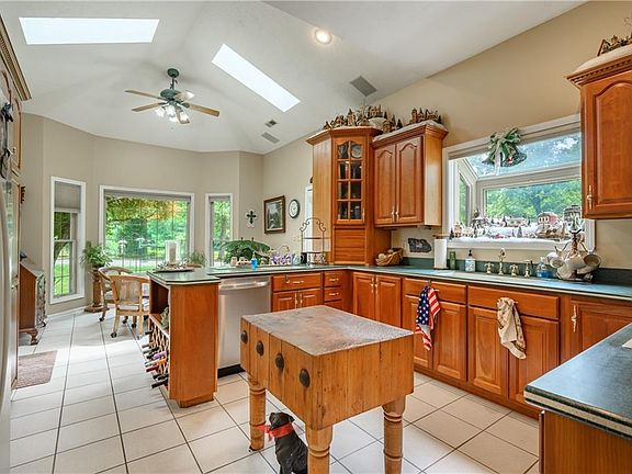 5th image of 6528 Julia Ln