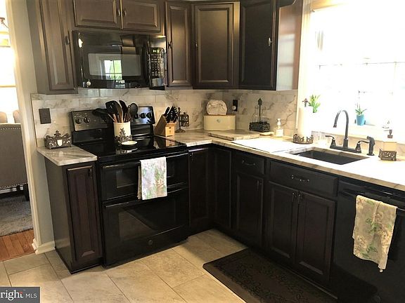4th image of 206 Gaitner Pl