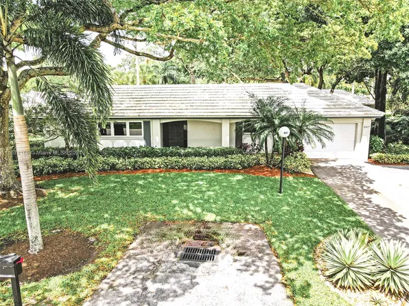 807 E Cypress Ln #V-49, Pompano Beach, FL 33069