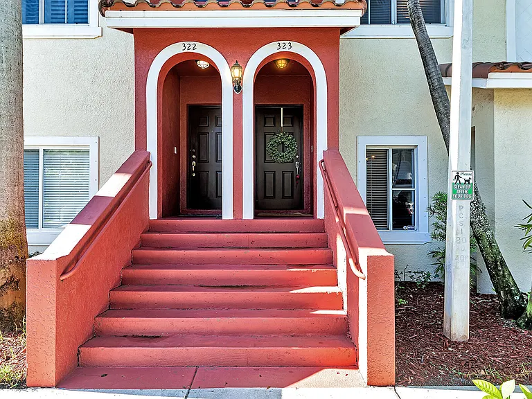 323 Bayfront Dr — Photo 4