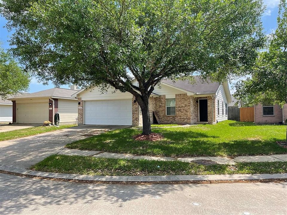 1st image of 21835 Silverbrook Ln