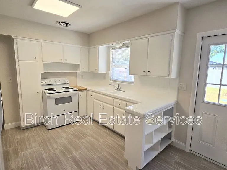 1406 Lemon St — Photo 5