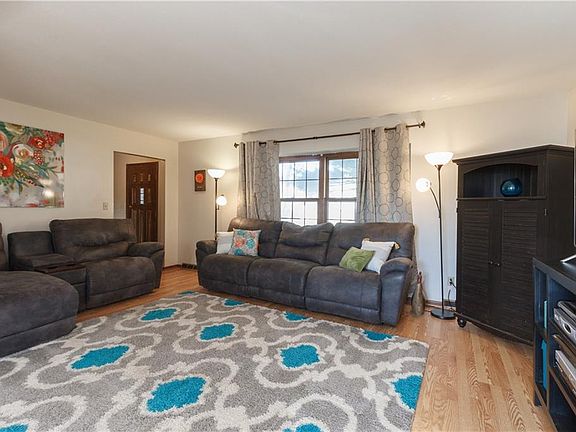 3rd image of 2403 E Aurora Ave