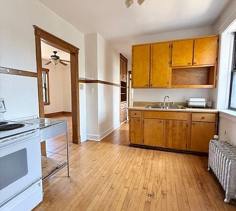 4th image of 2325 N Sawyer Ave #2R