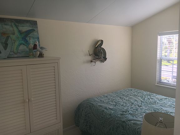 4th image of 1555 Diamond Lake Cir