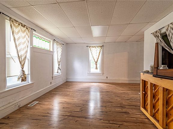 4th image of 163 W Bell St