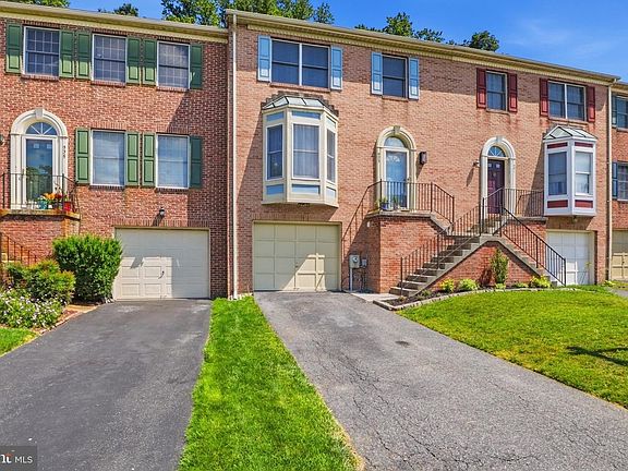3rd image of 923 Buckland Pl