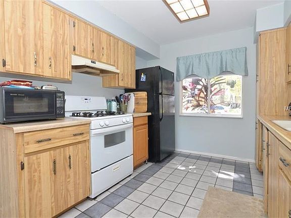 2nd image of 1749 Deanna Dr