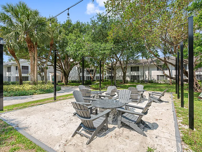 Lakepointe at Jacaranda — Photo 15