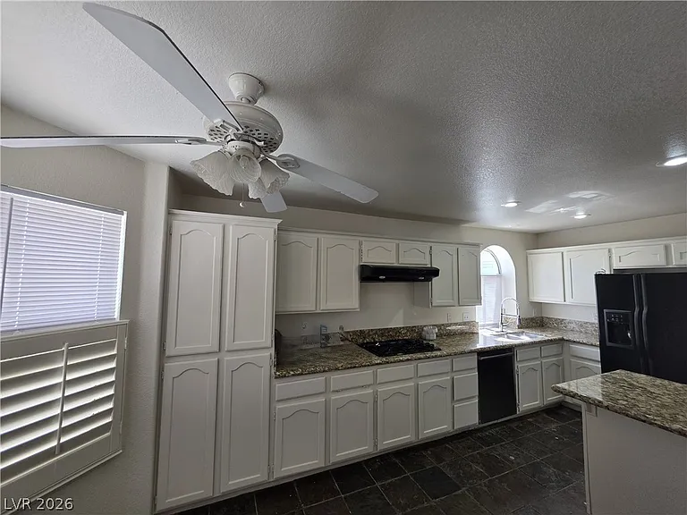 8008 Dover Shores Ave — Photo 6