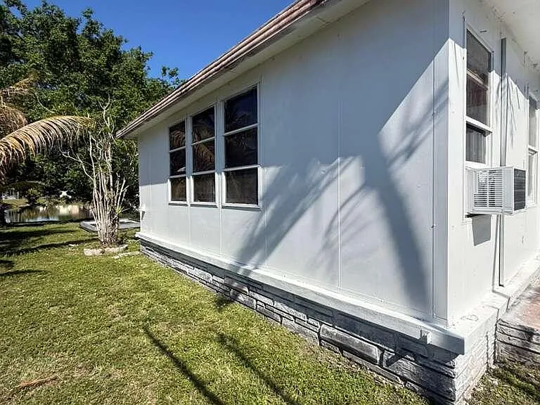 3461 SW 50th Ter — Photo 14