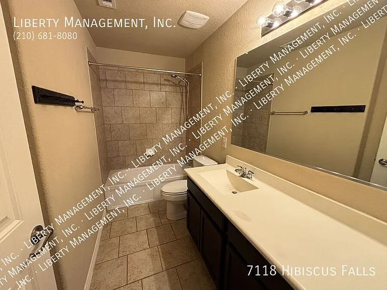 7118 Hibiscus Fls — Photo 32