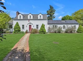 1 E Rogues Path, Huntington Station, NY 11746