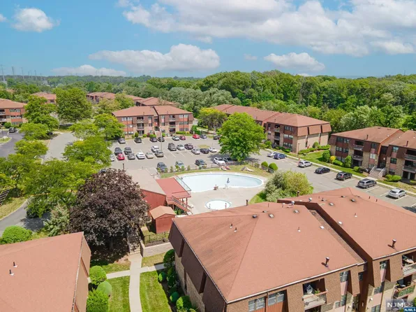 4A Powderhorn Ct #4a-bldg 1, Woodbridge, NJ 07095