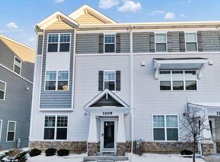 3209 Trillium Cir, Rolling Meadows, IL 60008