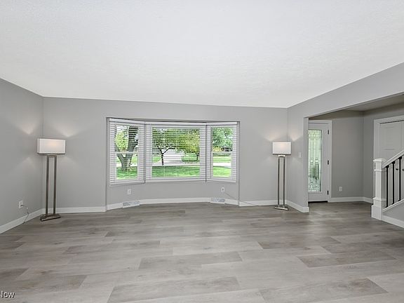 3rd image of 425 Red Rock Dr