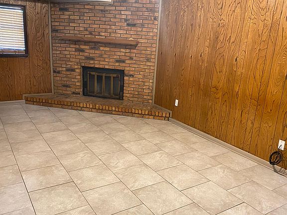 4th image of 562 Janet Ln