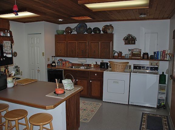 Guest kitchen