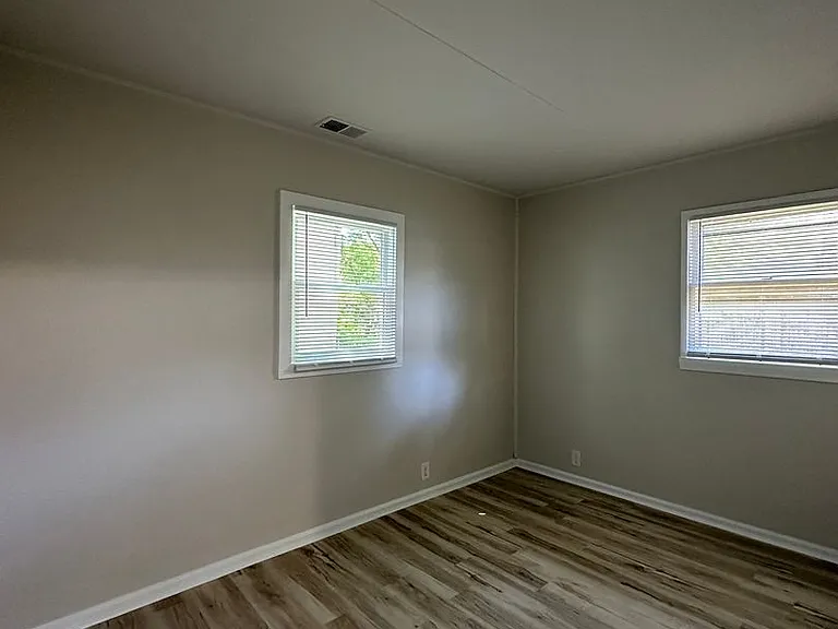 2101 S Pershing Dr — Photo 11