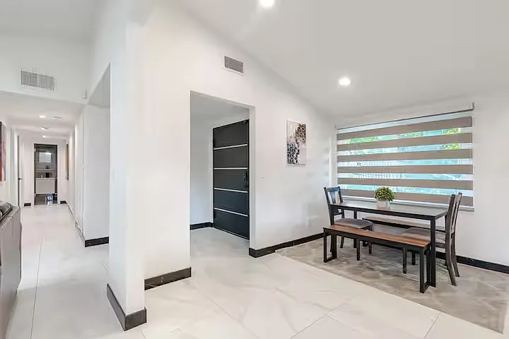 20412 Oxnard St — Photo 36