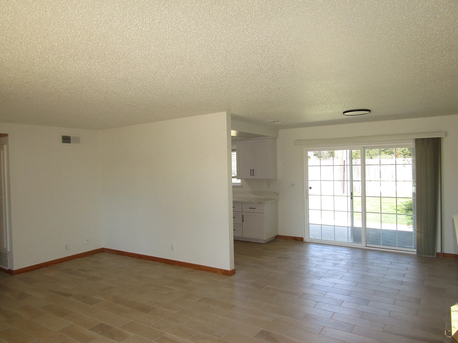 3 bed, 1205 sqft, $3,145 — Photo 4