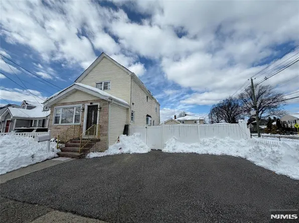 41 15th Ave, Elmwood Park, NJ 07407