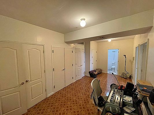 4th image of 571 Warren St #101