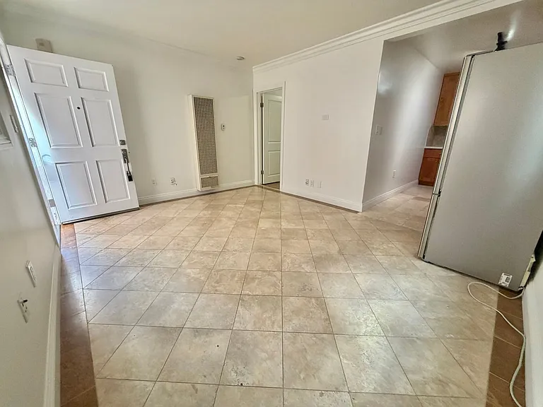208 Seaview St — Photo 13
