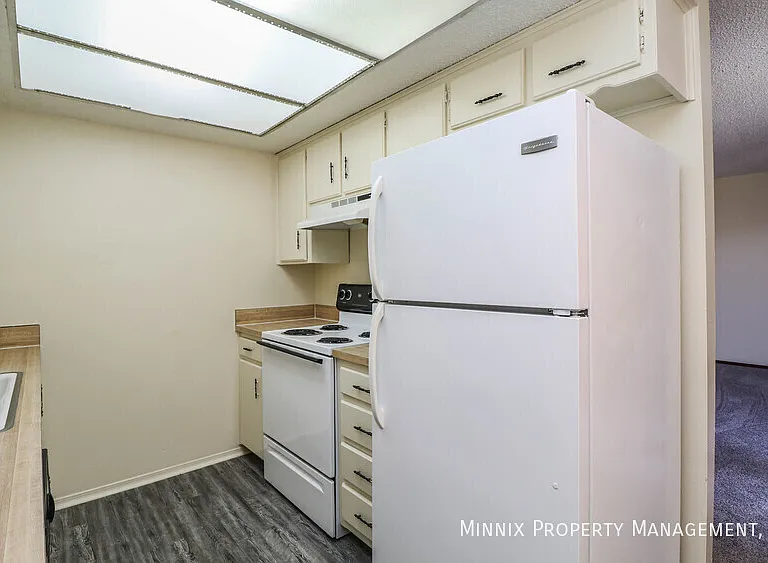 500 4th Ave #22 — Photo 16