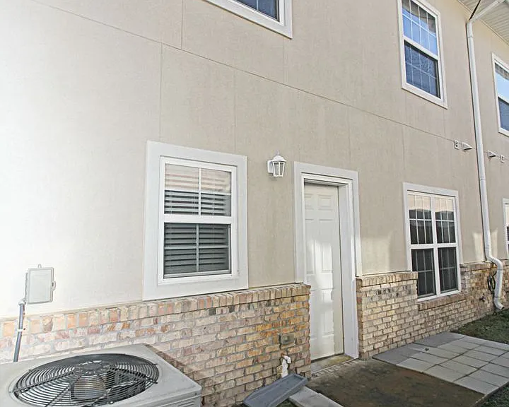 1549 Bentley Cir — Photo 15