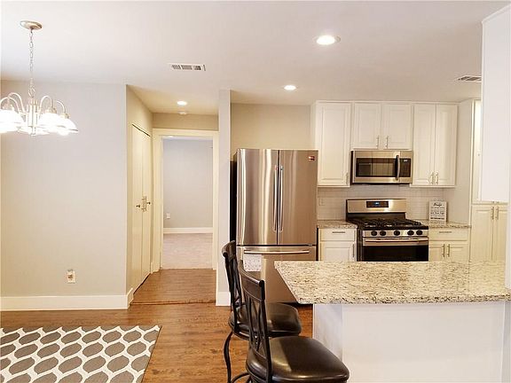 5th image of 3454 Cloverdale Ln