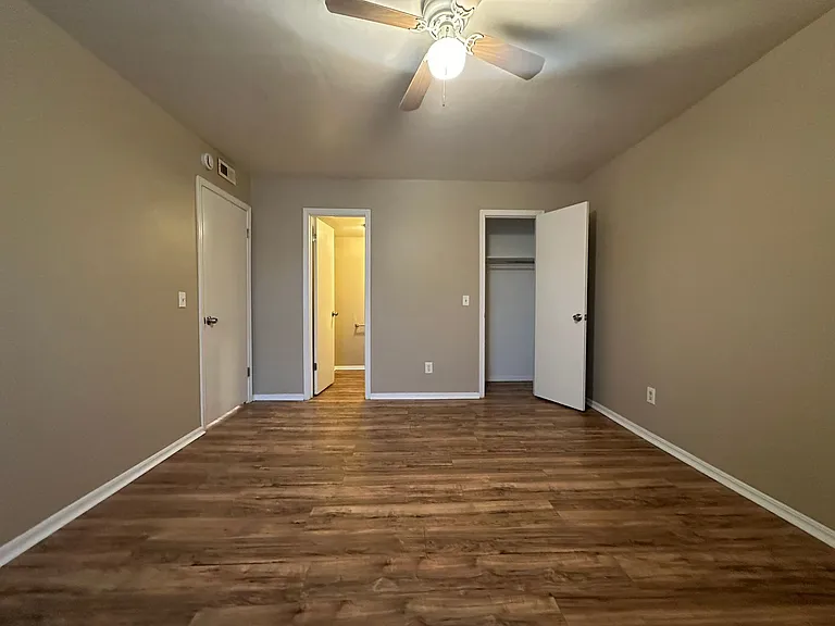 6032 Nw Expy #D — Photo 19