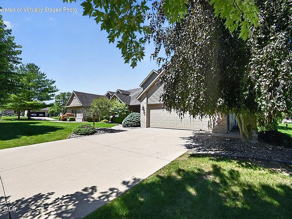 4th image of 301 N Pointe Dr