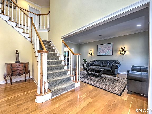 4th image of 44 Randolph Farm Road
