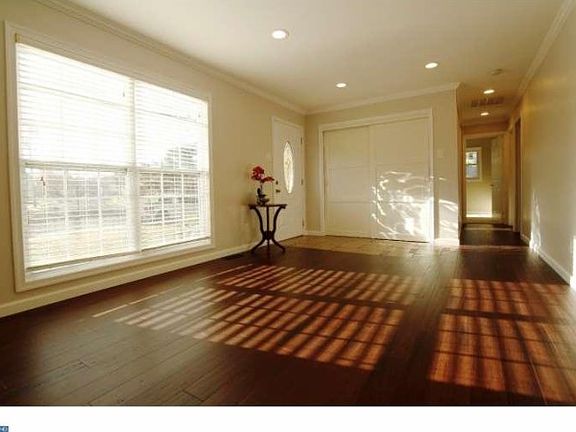 3rd image of 8 Caldwell Ave