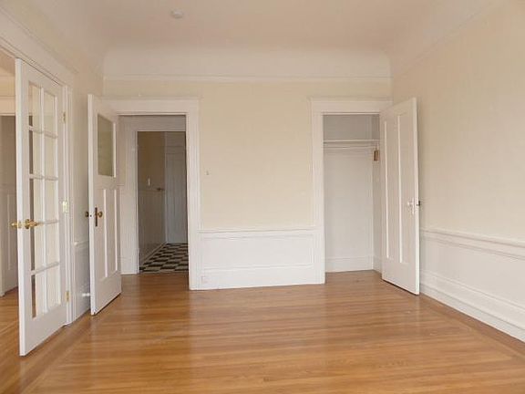 4th image of 202 Clipper St APT 1