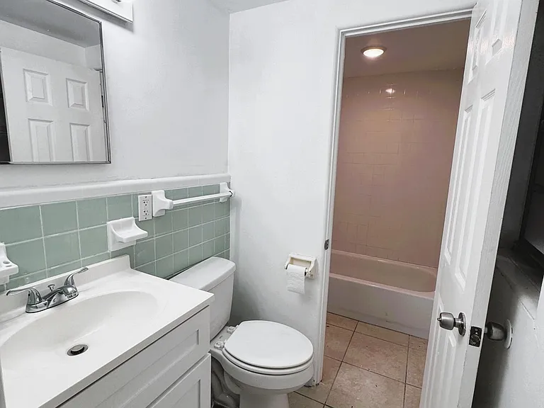 305 Edinburgh Dr — Photo 16