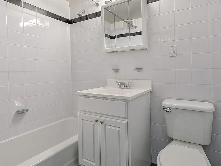305 E 86th St #21SW — Photo 8