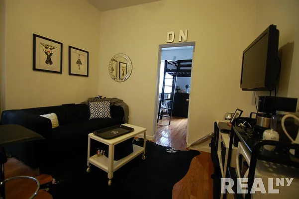 Rented by REAL New York | media 18