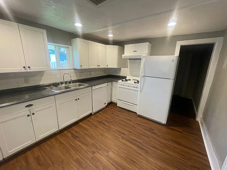 701 N University Blvd — Photo 2