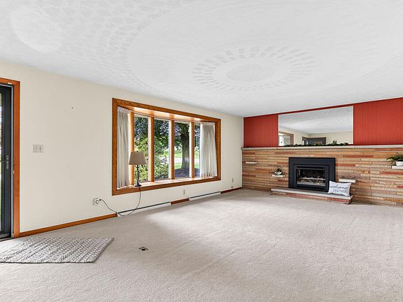 3rd image of 1131 Monterey Dr