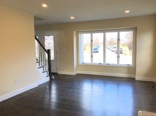 19 Wicks Rd, New Hyde Park, NY 11040