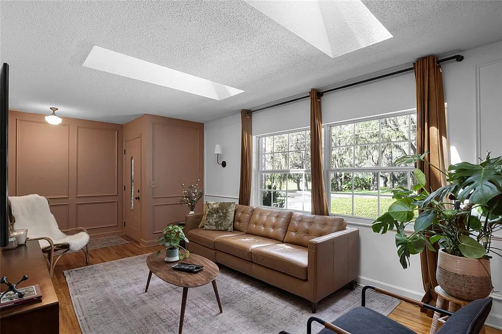 3 bed, 1.0 bath, 1729 sqft, $3,100 — Photo 4