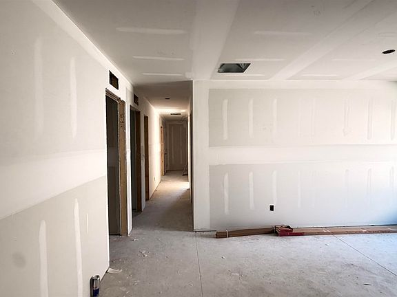 4th image of 1317 N Erie Ave