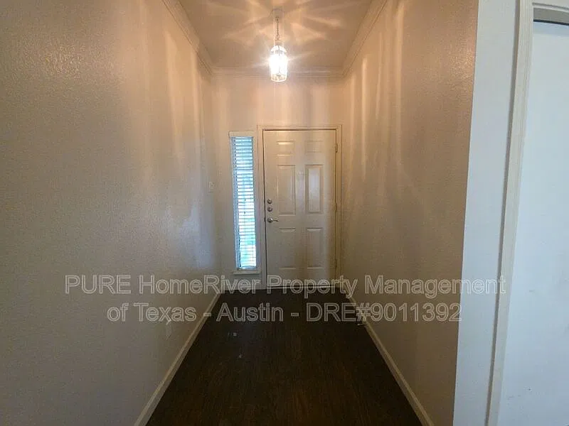 3 bed, 2.0 bath, 1701 sqft, $1,895 — Photo 3