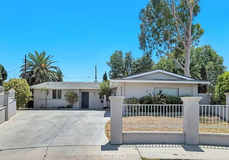 6650 Jumilla Ave — Photo 2