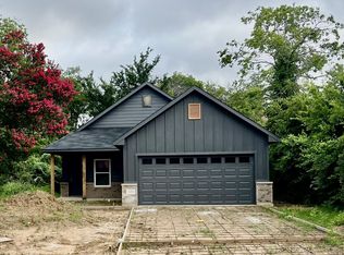 621 E Wardville St, Cleburne, TX 76031