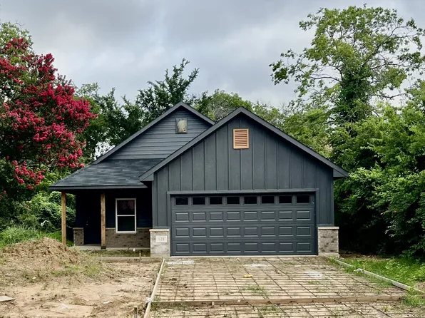 621 E Wardville St, Cleburne, TX 76031