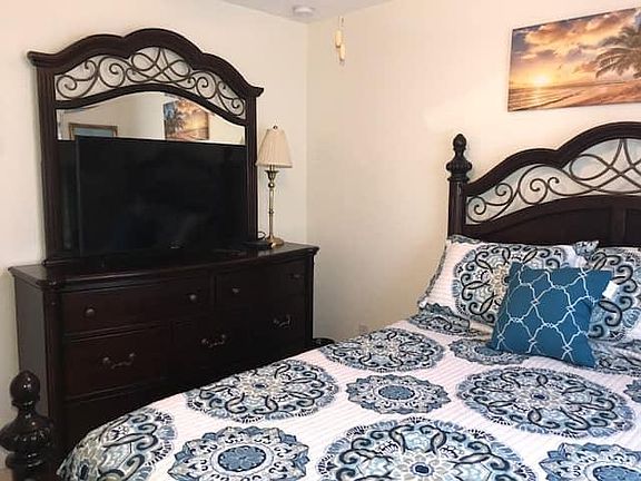 Quest Bedroom - Roommate Bedroom