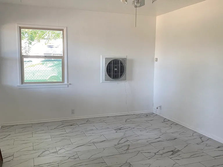 1440 E 6th St — Photo 6